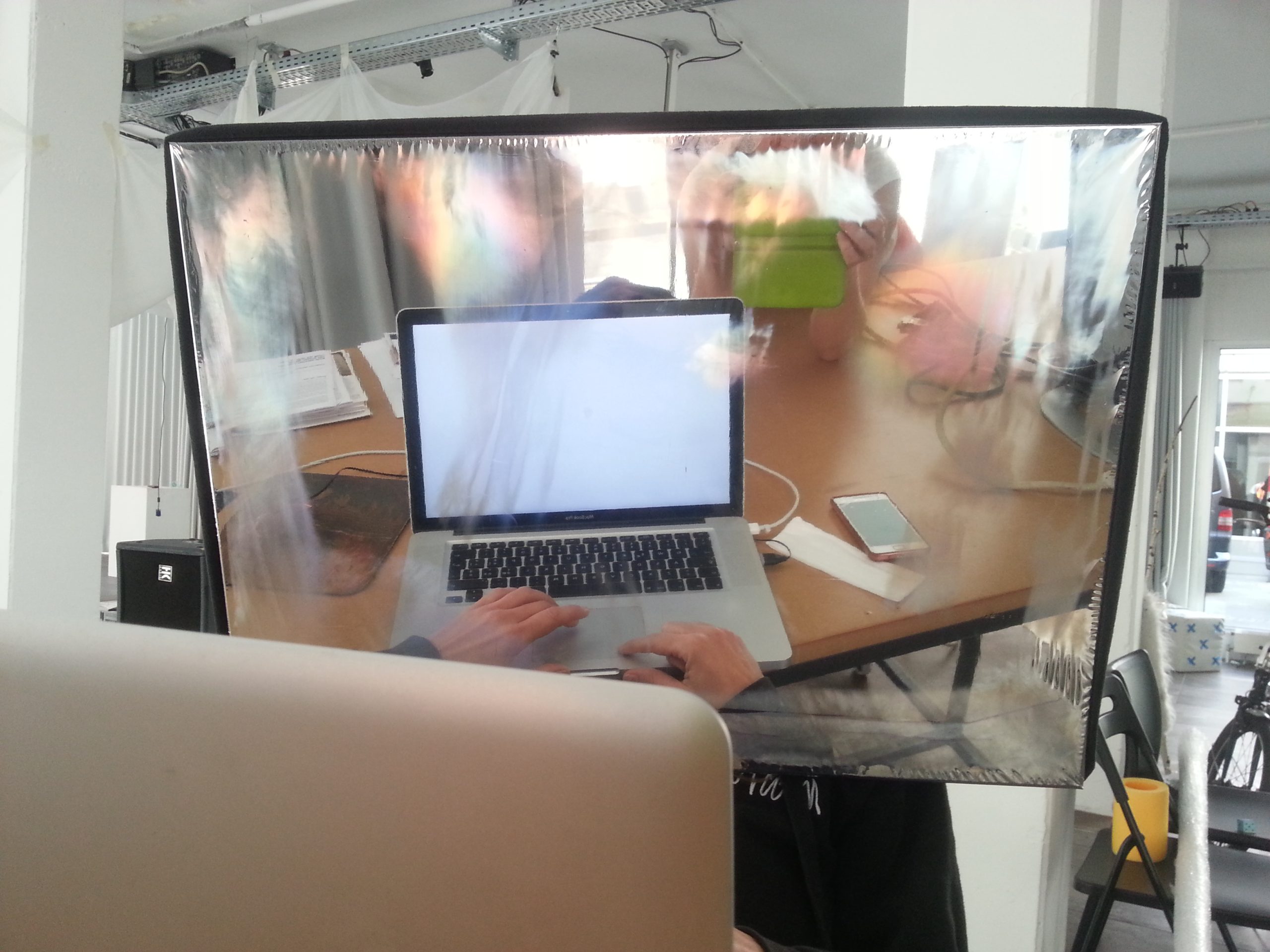 mirrored-monitor