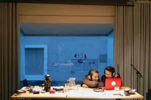 08 19.12.2015 Illustration am Fenster von Nikolaus Feinig, © esc medien kunst labor