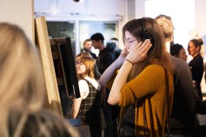 Gib-mir-Raum_Vernissage5_FH-Joanneum_@_esc_medien-kunst-labor_©_Foto:_Miriam-Koeroesi