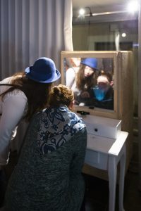 Gib-mir-Raum_Vernissage6_FH-Joanneum_@_esc_medien-kunst-labor_©_Foto:_Miriam-Koeroesi