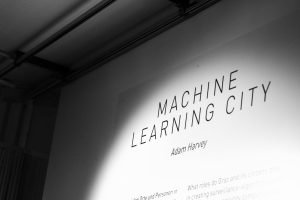 Machine-Learning-City_Vernissage1_ELEVATE_Adam-Harvey_@_esc_medien-kunst-labor_©_Foto:_Hannah-Antonia
