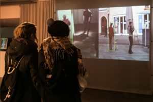 Machine-Learning-City_Vernissage5_ELEVATE_Adam-Harvey_@_esc_medien-kunst-labor_©_Foto:_Hannah-Antonia