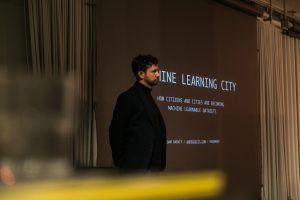 Machine-Learning-City_Vortrag7_ELEVATE_Adam-Harvey_@_esc_medien-kunst-labor_©_Foto:_Hannah-Antonia
