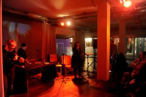 Medusa's-Bed_Performance1_L.Lunch_Z.Mani_M.Zabelka_@_esc_medien-kunst-labor_©_Foto:_Maryam-Mohammadi