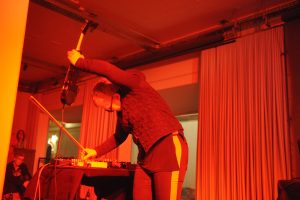 Medusa's-Bed_Performance5_L.Lunch_Z.Mani_M.Zabelka_@_esc_medien-kunst-labor_©_Foto:_Maryam-Mohammadi