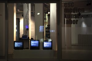 sofa68_Auslage3_Seppo-Gründler_@_esc_medien-kunst-labor_©_Foto:_Martin-Gross