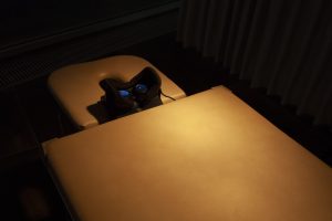 sofa68_Massageliege5_Seppo-Gründler_@_esc_medien-kunst-labor_©_Foto:_Martin-Gross