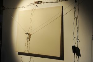 theatrum-mundi_Ausstellungsansicht_by_Niki-Passath_@_esc_medien-kunst-labor_Schaufenstergalerie-SCHARF_galerie-galerie_©_Foto:_Maryam-Mohammadi