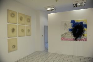 theatrum-mundi_Ausstellungsansicht_by_Niki-Passath_@_esc_medien-kunst-labor_Schaufenstergalerie-SCHARF_galerie-galerie_©_Foto:_Maryam-Mohammadi