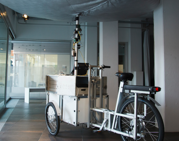 Fenster 7 – Art Piece 7: Reni Hofmüller, Radio Cyborg Transmitter