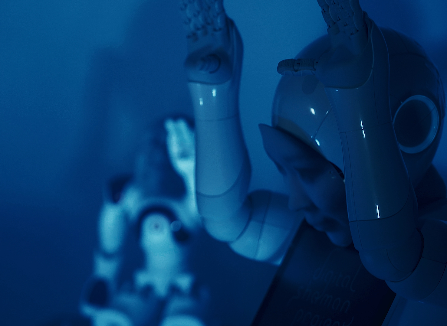 cesc_medien_kunst_labor_nothing-more-human-then-humanoid_ritualprayerrobot_asato_sakamotovideostill