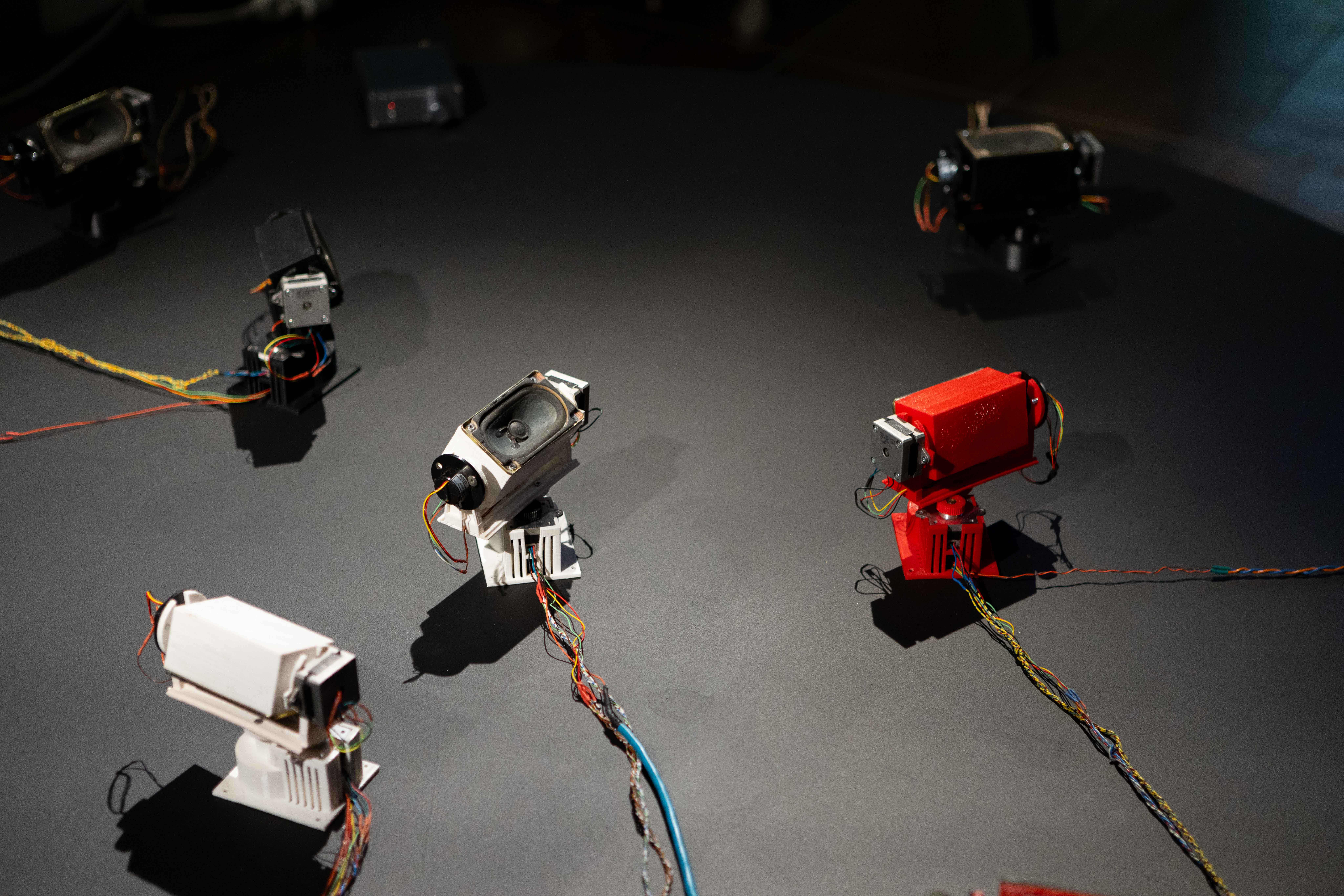 escmedienkunstlabor_OUT_OF_CONTROL_Eröffnung_SwarmOfSpeakers_Foto_Martin_Gross